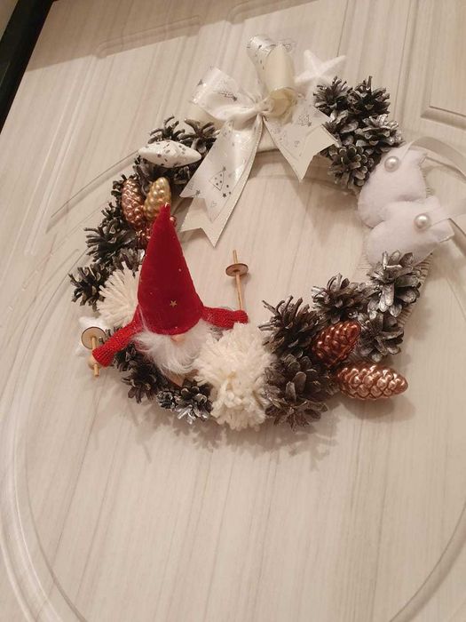 Новогодние венки, украшения.