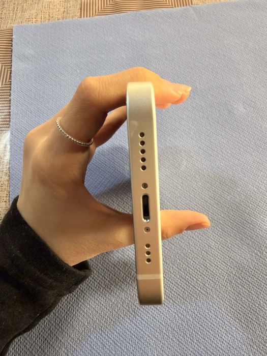 iPhone 13 starlight- 128 GB