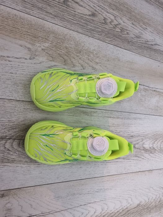 Vând adidași NOI băieți mărime 34  21 cm interior