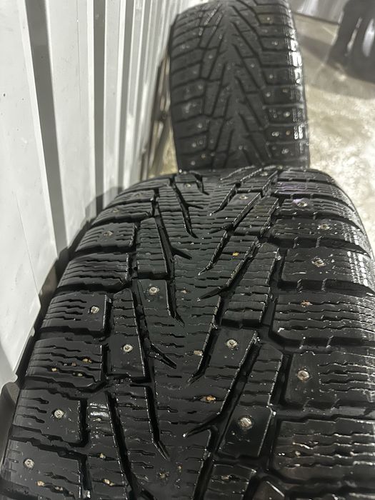 Комплект шипованных шин