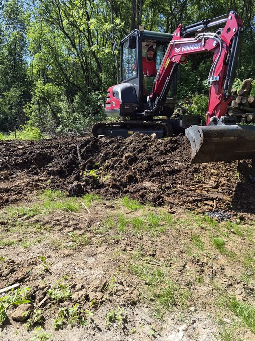 Excavator Yamnar de 2,6T si mașină de 3,5 T de închiriat