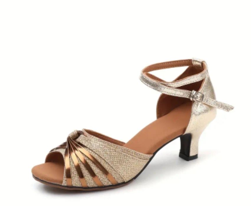 Нови обувки за латино танци