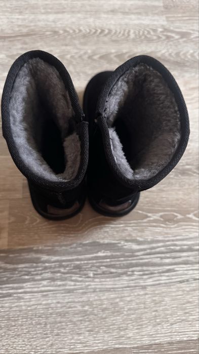 Продаю угги для девочки