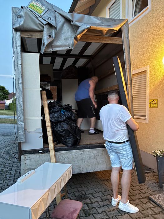Debarasări Mutări Relocări Manipulanți Transport intern și internațional Golire Curățenie Evacuări Eliminări etc