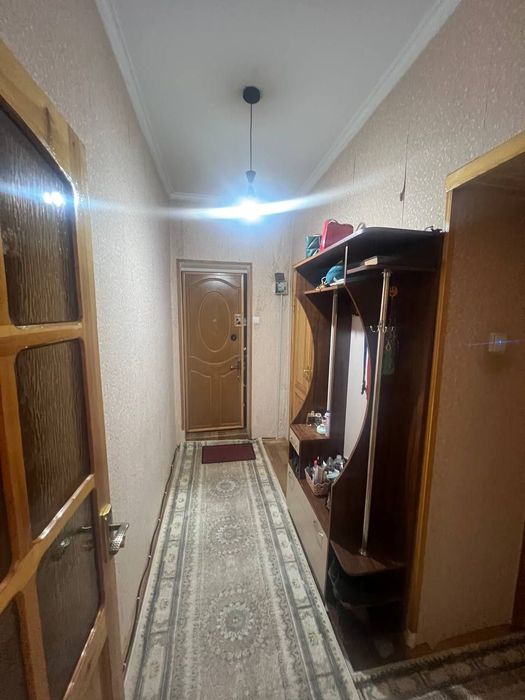 Продаётся 1/1/4 на м-в Карасу 1