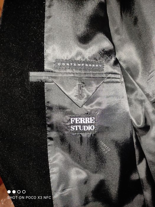 FERRE - пиджак бархатный. На фото получился намного хуже чем реальный