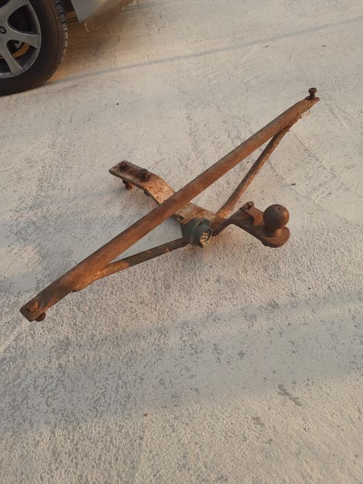 Продавам теглич, оригинален за Лада