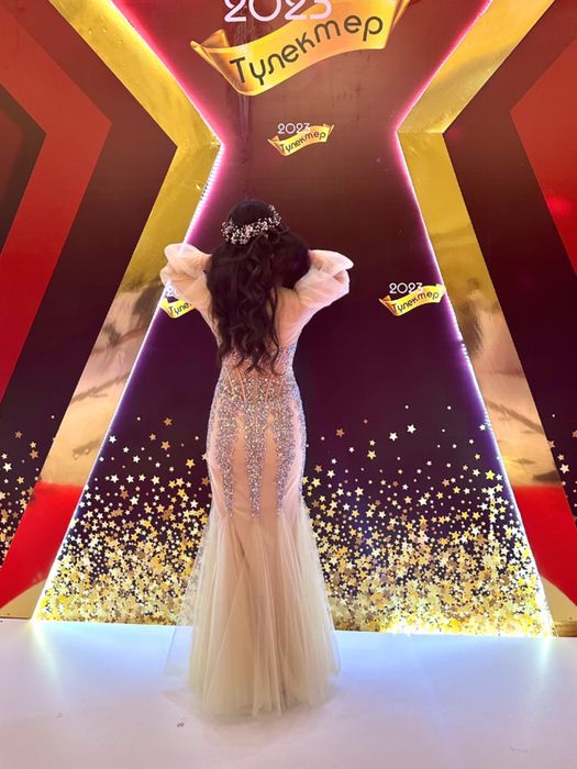 Шикарное платье на выпускной, той