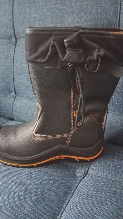 Продам спец обувь