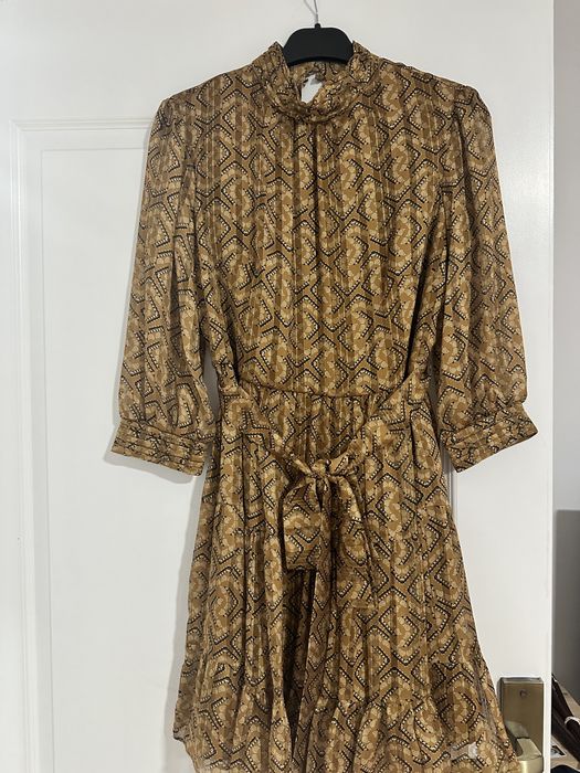 Rochie de zi, noua cu eticheta