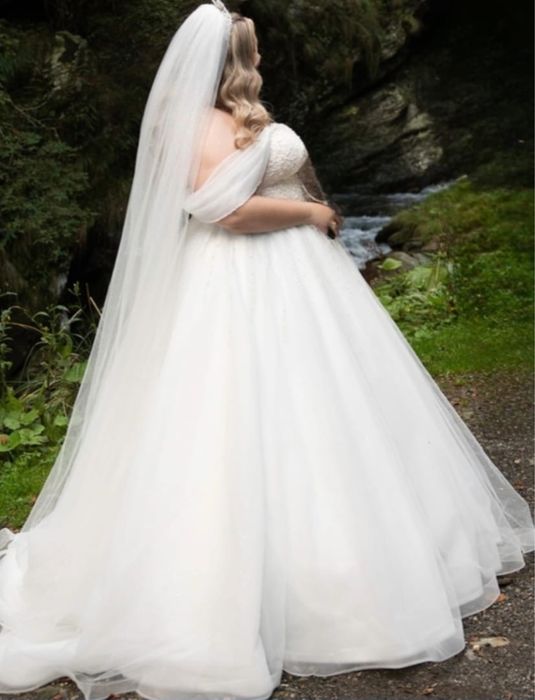 Vand rochie de mireasa