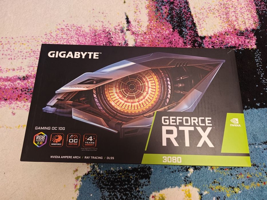 Nvidia GeForce RTX 3080 la cutie cu toate accesoriile