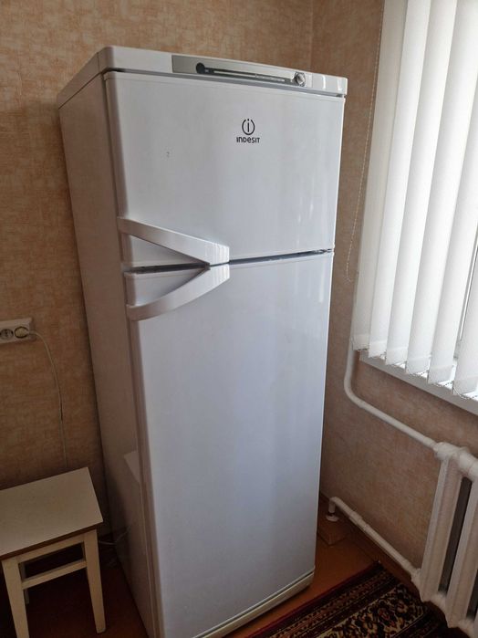 Продам холодильник индезит