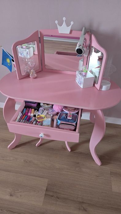 Продаётся туалетный столик