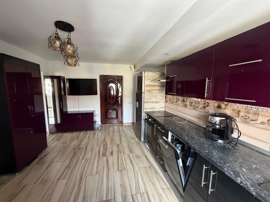 Inchiriez apartament horezu