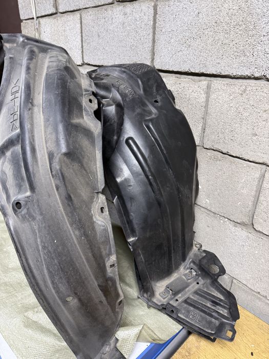 Подкрылок передний на toyota yaris xp130
