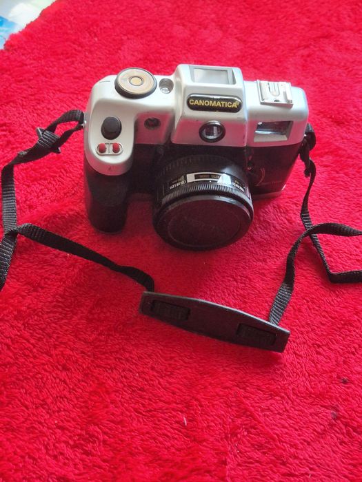 Aparat foto cu film