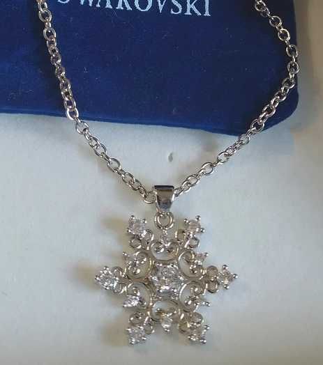 Нова,дамска сребърна гривна с висулка. Различни модели. В кутия.