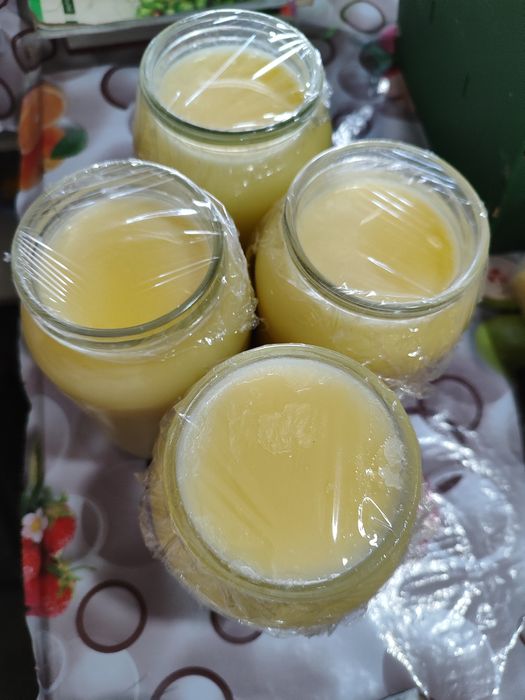 Tabiiy, toza va sifatli uy saryoģi.