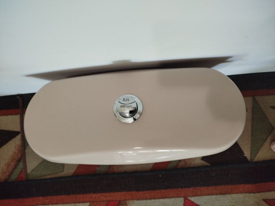 Продавам мивка керамична