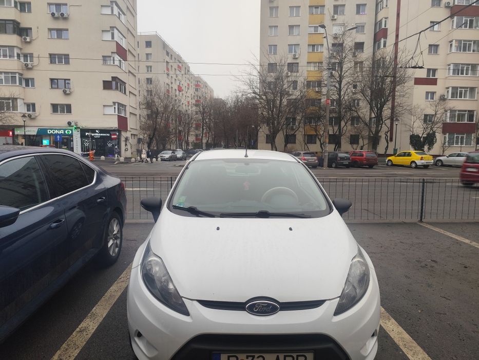 Vând Ford Fiesta