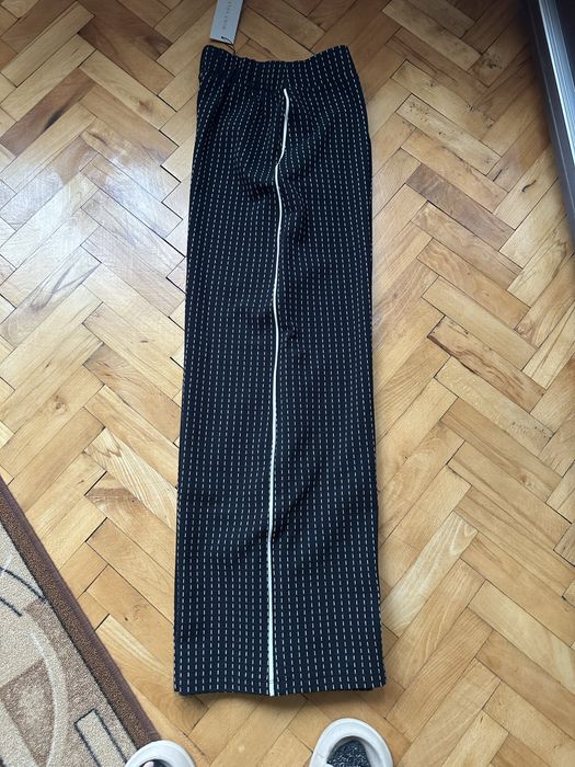 Широк панталон с кант отстрани