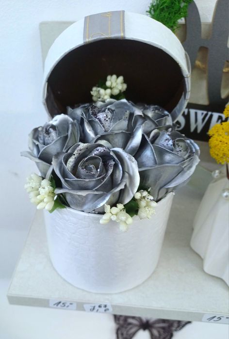 Декорация със сапунени рози