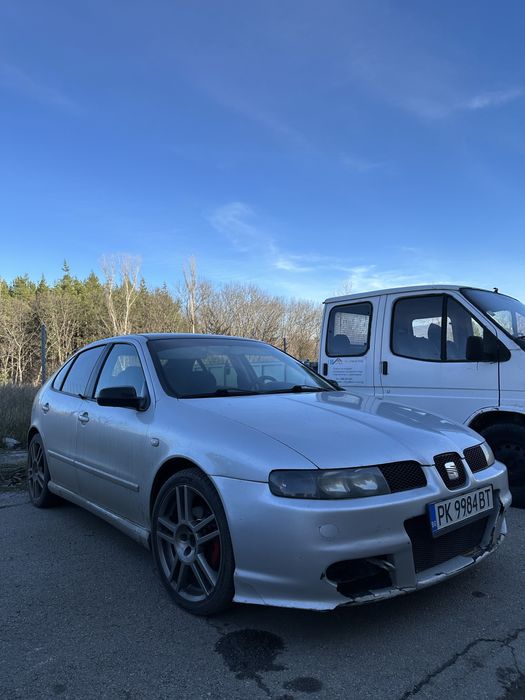 Seat Leon на части или цял