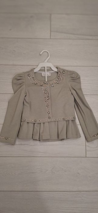 Продам костюм для девочки