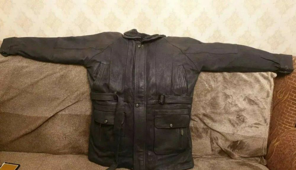 Кожанний куртка сотилади