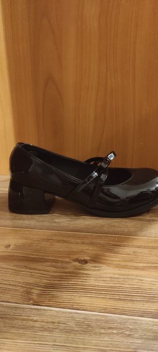 Школьные женские туфли