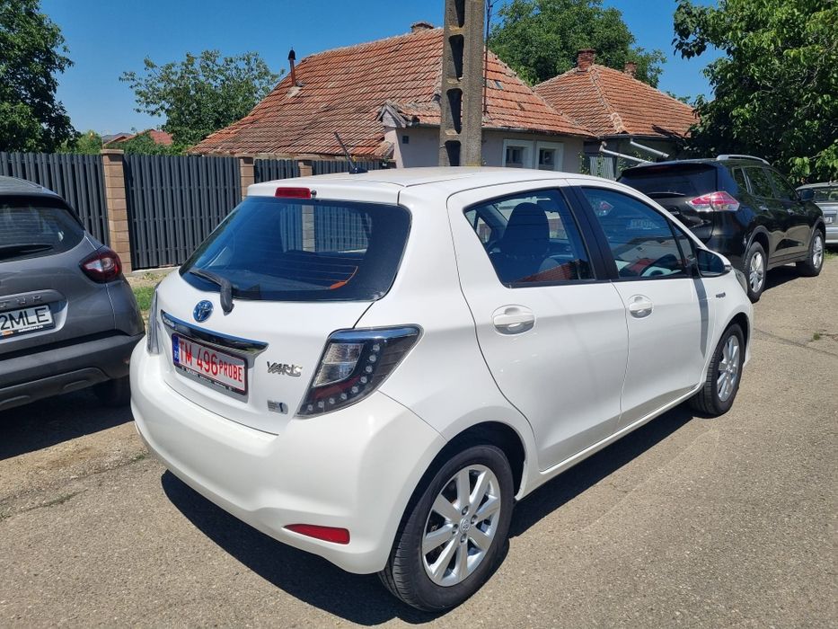 Toyota Yaris 1.5 benzina și hybrid an 2012 cutie de viteze automata  euro 5