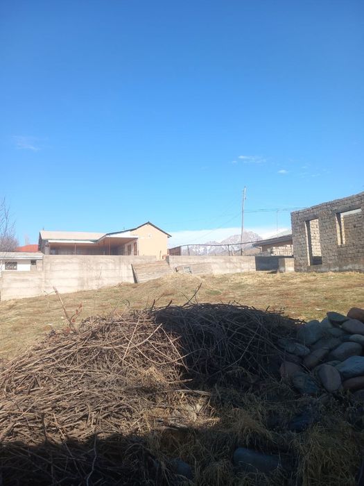 Земелний участка прадаётся 13,5 сот паркент,невич.Yer uchastka sotilad