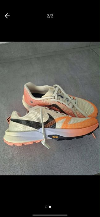 adidasi nike de fete marimea 38,5