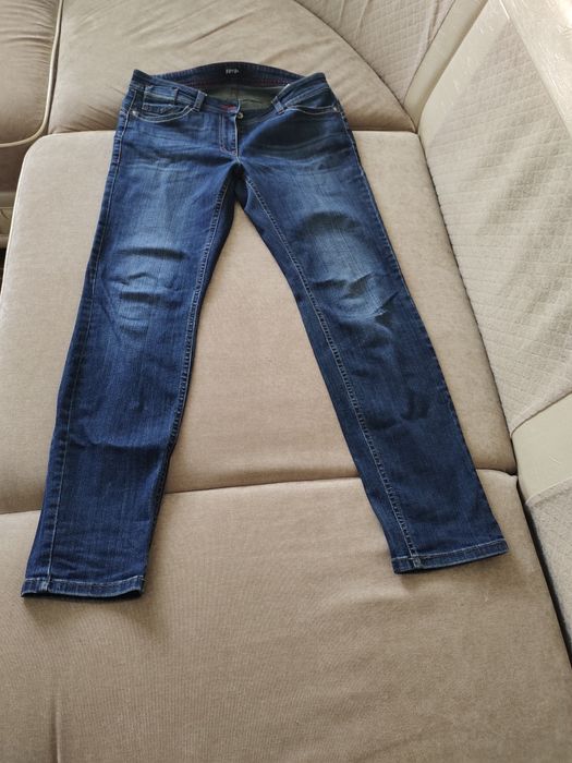 Продам женские Джинсы