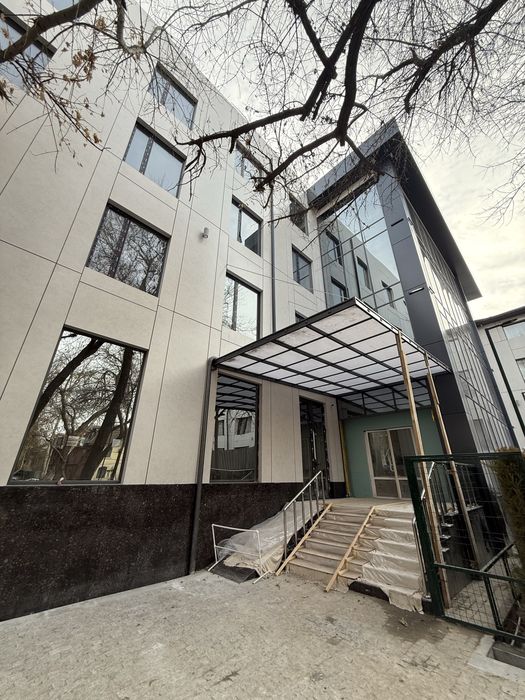 Сдается в аренду бизнес ценр  на М.Горкого.