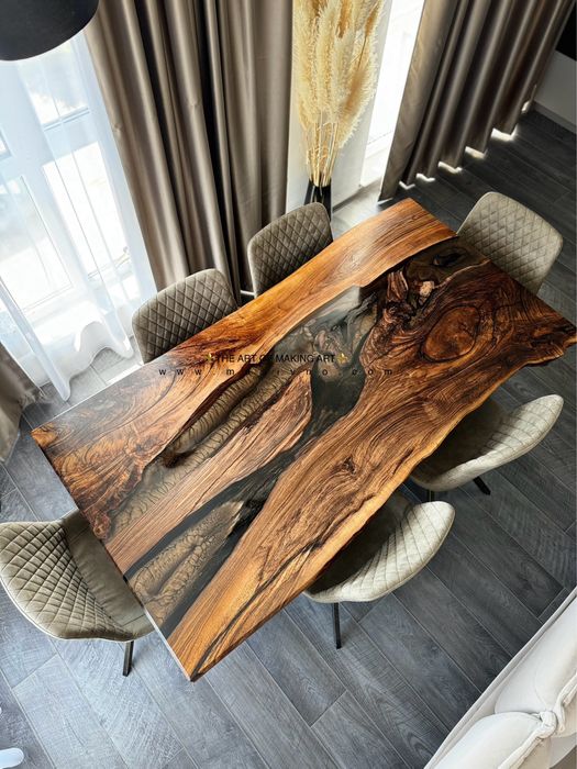 Трапезна маса от дърво и епоксидна смола