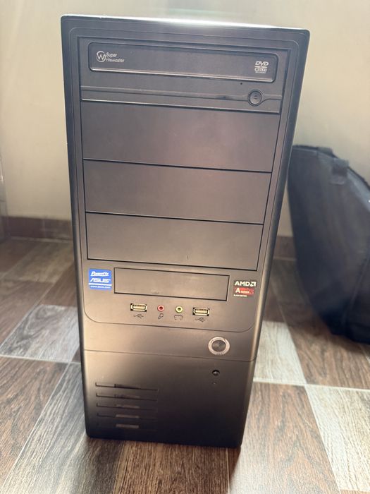 Настолен компютър  AMD A8-6600K, 8GB RAM, 640GB HDD