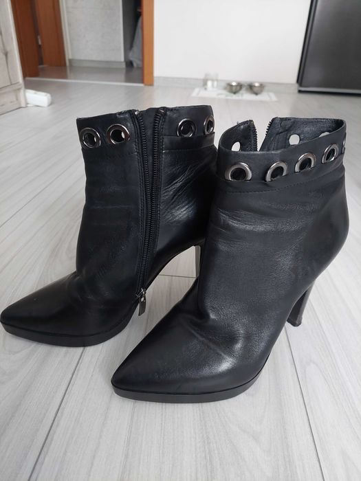 Боти от естествена кожа