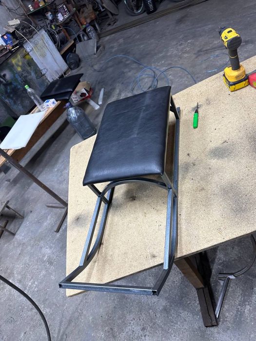 сани с коженными мягкими сидениями