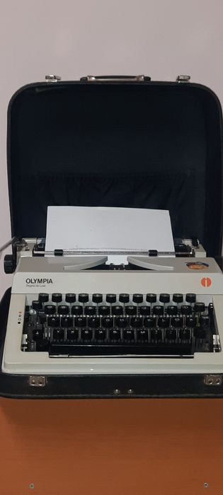 Mașină de scris Olympia Regina de luxe impecabilă