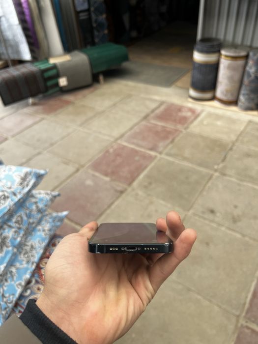 продаю айфон 13