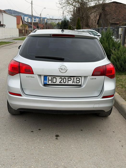Opel astra j an 2011