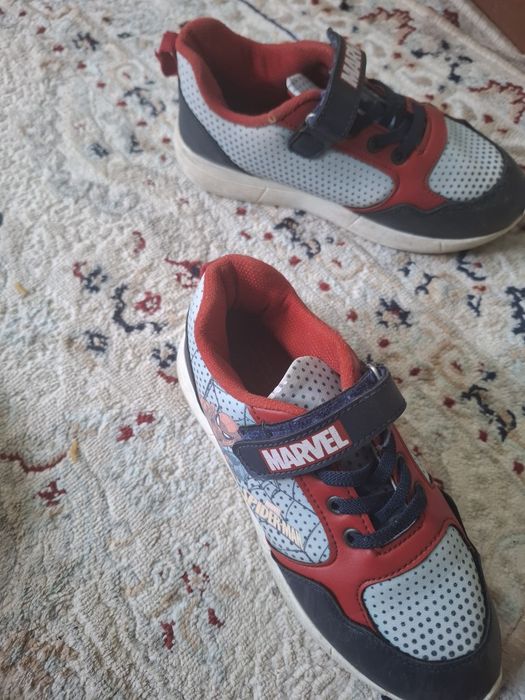 Срочно продам крассовки 33  размер