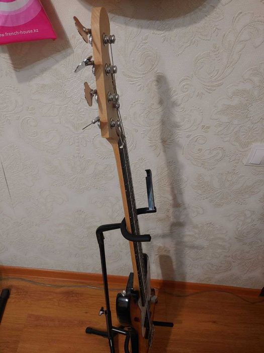 Бас гитара Terris