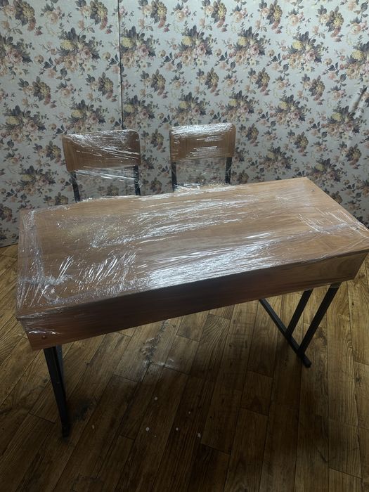 Продам парту со стульями