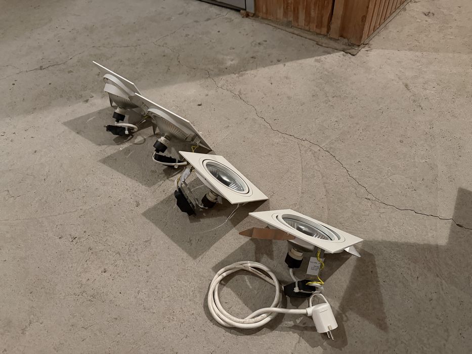 4 spoturi încastrate orientabile AR111 cu becuri halogen G53 – complete
