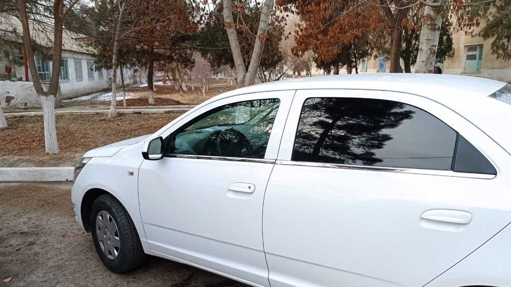 Cobalt Chevralet pozitsiyasi 2  tezda sotiladi.