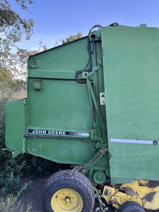 Presa baloti rotunzi John Deere 550 legare automata