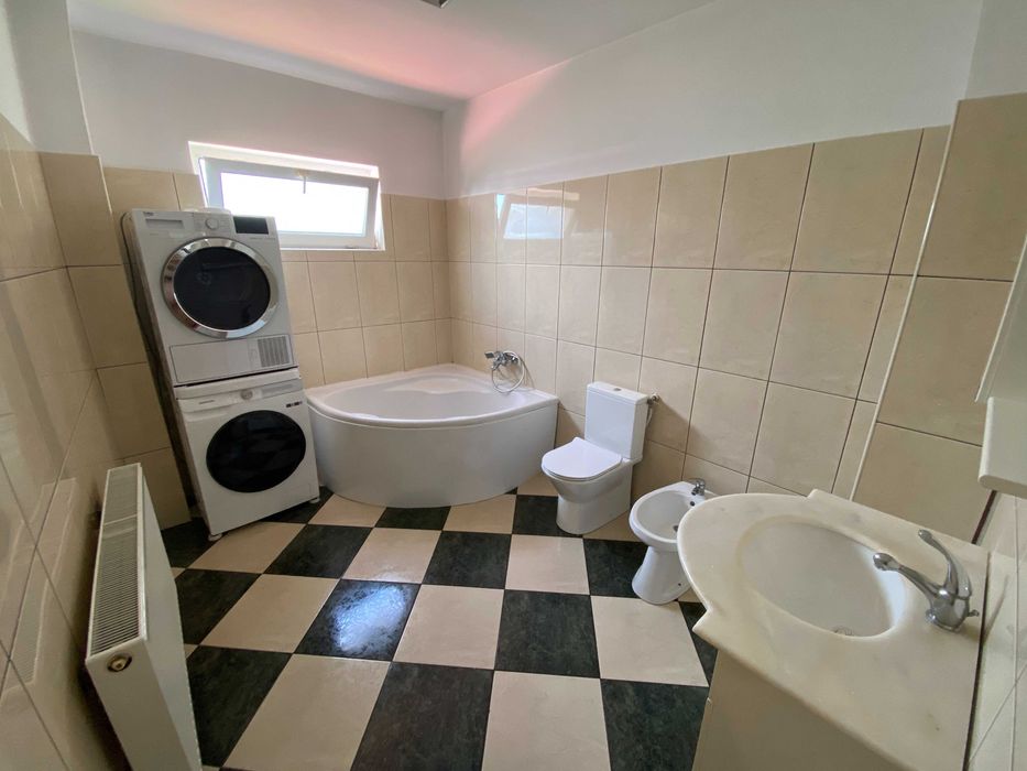 Casa de vanzare , inchiriere